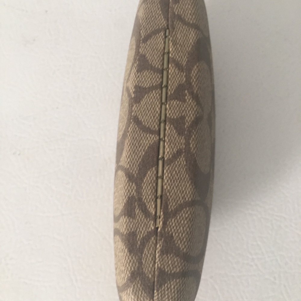 Coach Case - Picture 4 of 5